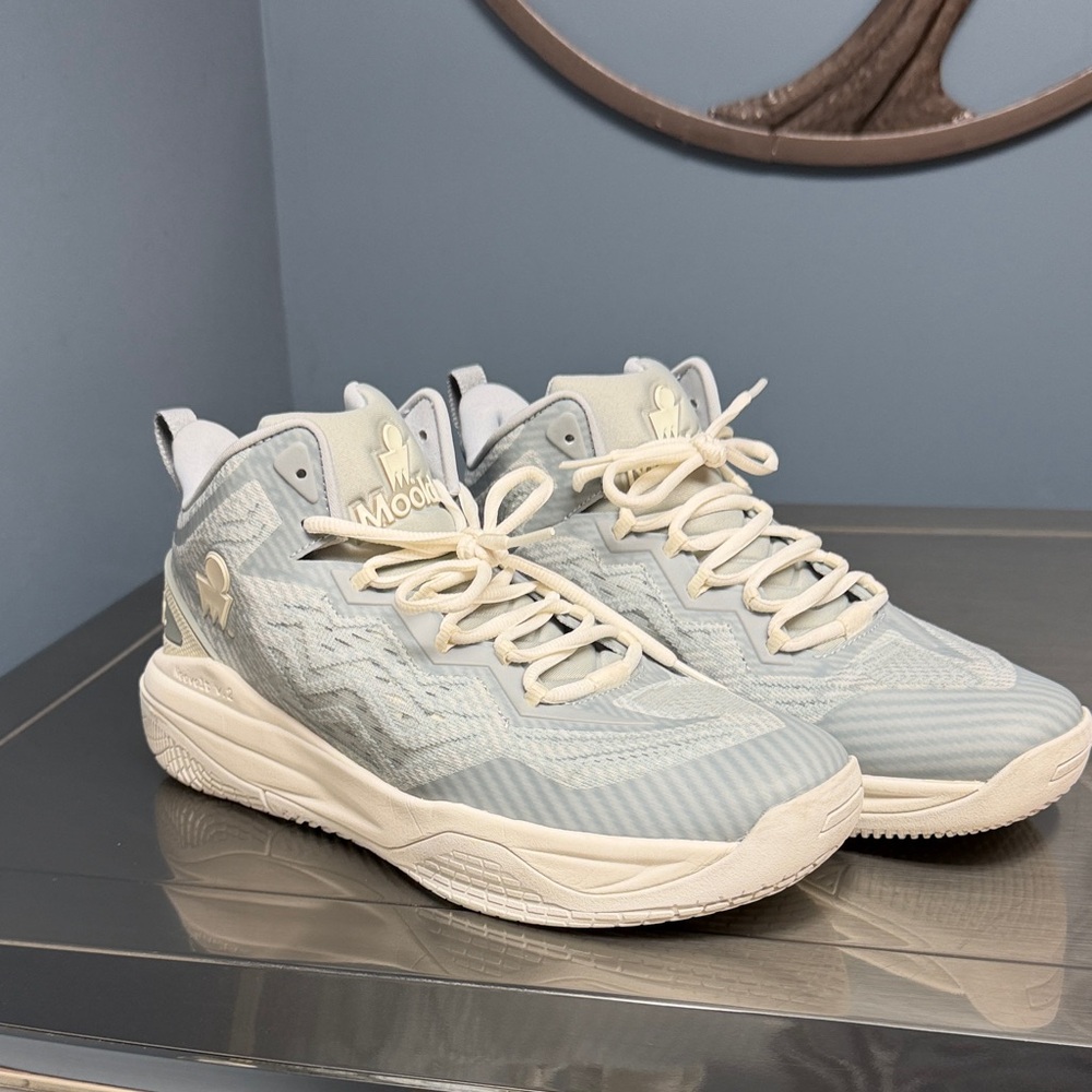 Women's Athletic Shoes - Cream and Gray